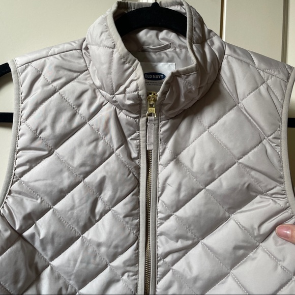 NWT Old Navy Quilted Vest in Steel wool color (light gray/taupe) - Picture 4 of 8